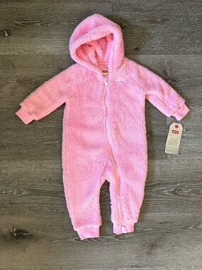 NWT Levi’s 9 Month Warm‎ Fuzzy Pink Winter Hooded Zip Up Body Suit